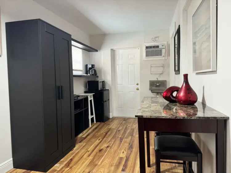 Studio Apartment Sublet near Seminole Hard Rock Hotel & Casino