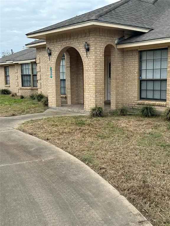 Single-family house For Sale in 617, County Road 99, Texas