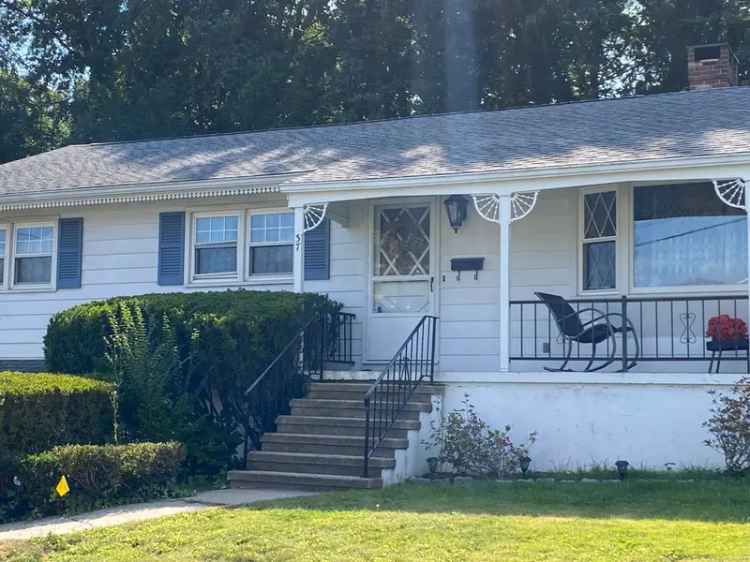 Single-family house For Sale in 37, Carriage Drive, Waterbury, Connecticut