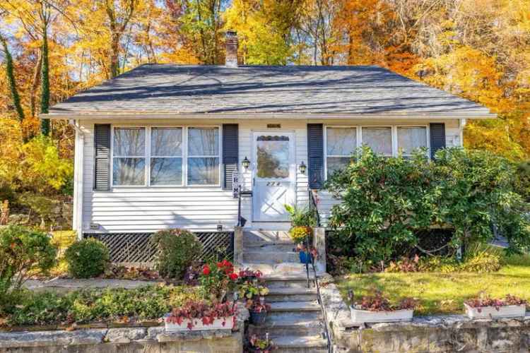 Single-family house For Sale in 274, Scott Street, Naugatuck, Connecticut