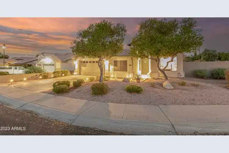 Single-family house For Sale in 647, North Cambridge Street, Gilbert, Arizona