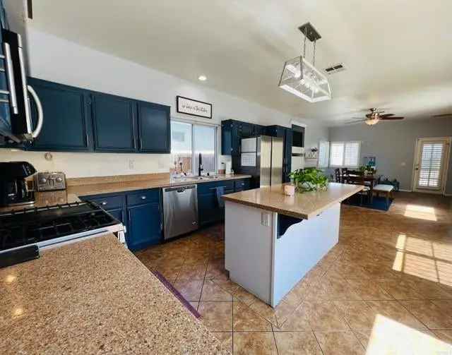 Single-family house For Sale in Hemet, California