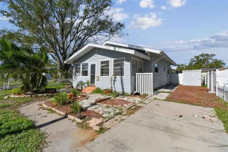 Single-family house For Sale in 1757, New Hampshire Avenue Northeast, Saint Petersburg, Florida