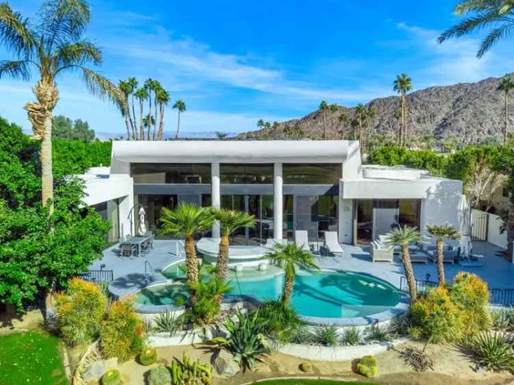 Single-family house For Sale in Indian Wells, California