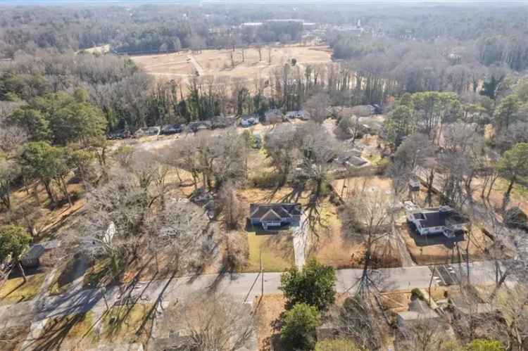 Single-family house For Sale in 2410, Baker Road Northwest, Atlanta, Georgia