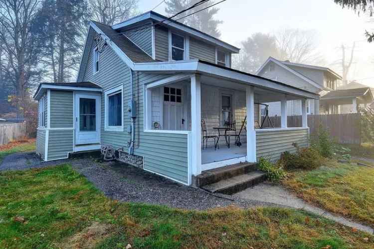 Single-family house For Sale in 16, Brook Street, Naugatuck, Connecticut