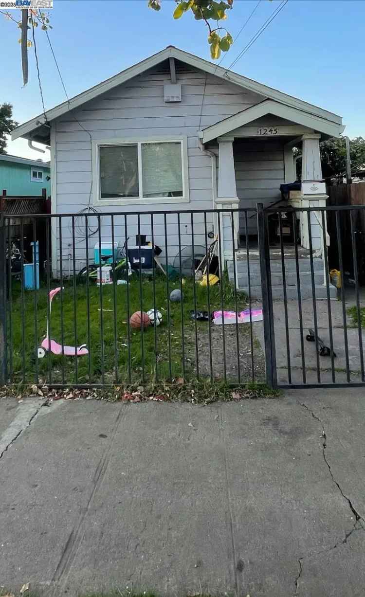 Single-family house For Sale in 1245, 90th Avenue, Oakland, California