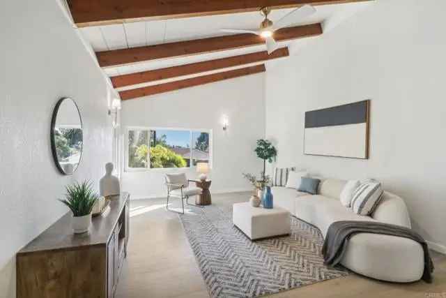 Single-family house For Sale in 2030, Chestnut Avenue, Carlsbad, California