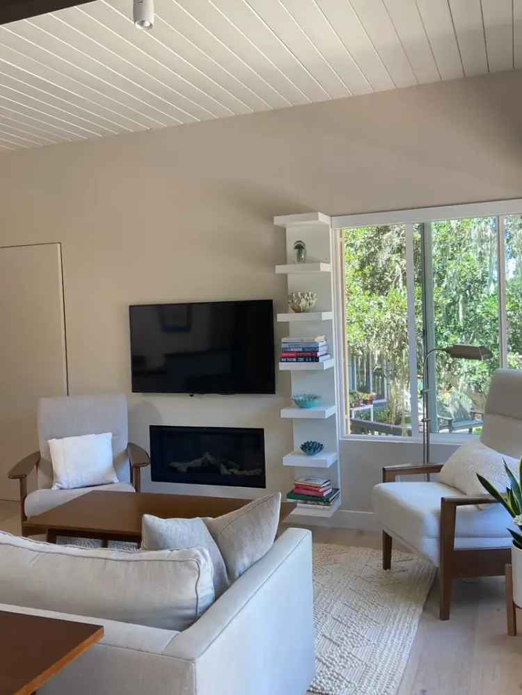 Fully Furnished Remodeled Home Near Beach - Sleeps 4