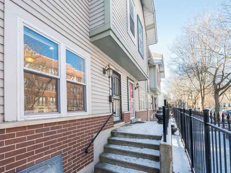 House For Sale in 1043, West Winona Street, Chicago, Illinois