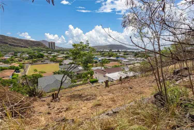 Single-family house For Sale in 298, Moomuku Place, Honolulu, Hawaii