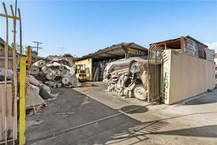 Single-family house For Sale in 8311, South Main Street, Los Angeles, California