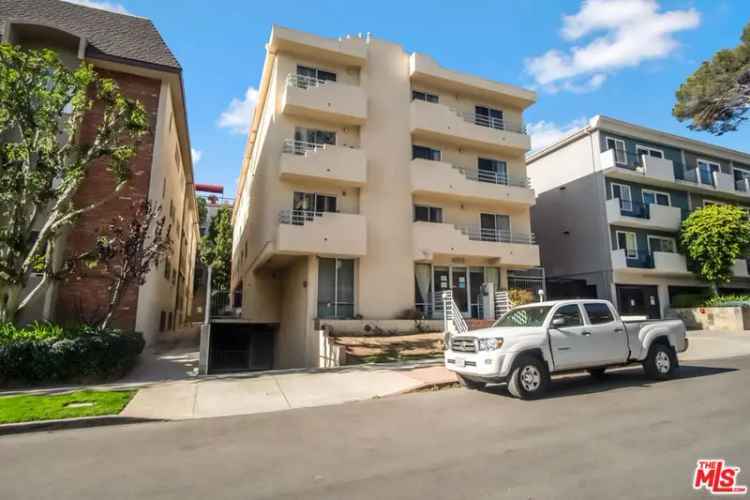 Multi-family house For Sale in 423, Kelton Avenue, Los Angeles, California