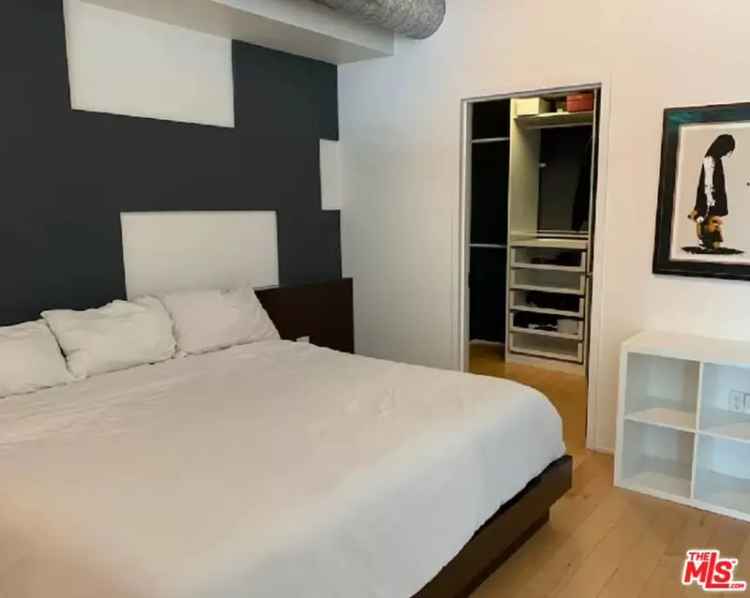 Condo For Sale in 1100, South Hope Street, Los Angeles, California