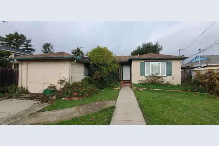 Single-family house For Sale in 3012, Kerr Street, Castro Valley, California