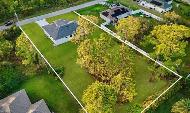 Single-family house For Sale in 902, Magnolia Avenue, Lehigh Acres, Florida