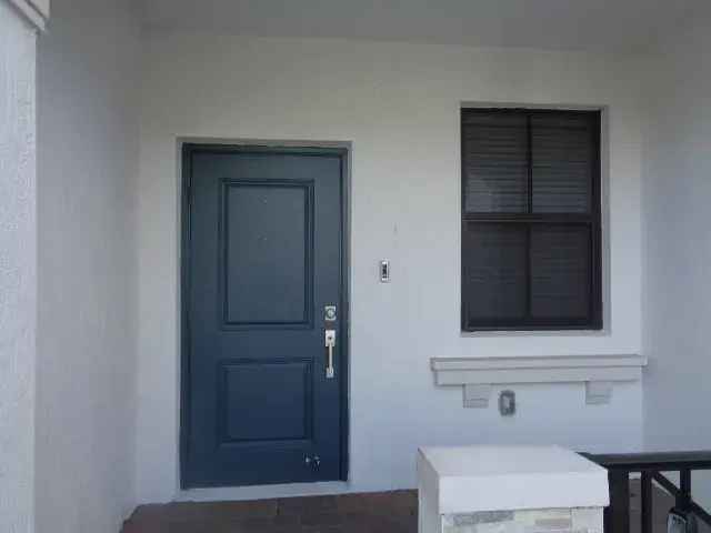 3 Bed 2.5 Bath Townhouse for Rent Near Black Point Marina