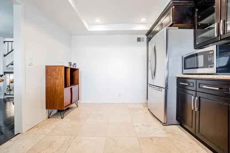 Townhouse for Rent in Palos Verdes: 3 Beds, 2.5 Baths