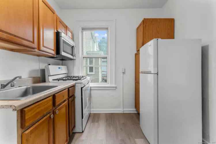 Multi-family house For Sale in 48, Kensington Street, New Haven, Connecticut