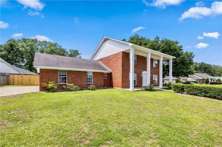 Single-family house For Sale in Mobile, Alabama