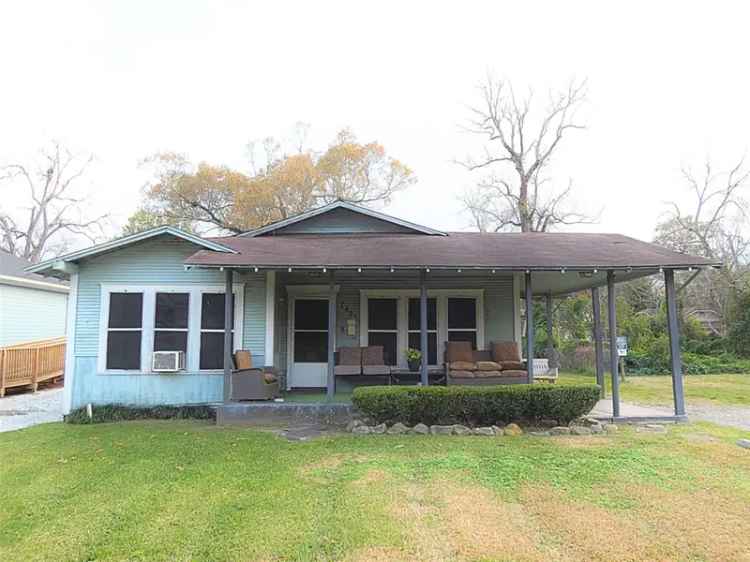 Single-family house For Sale in 2435, Fillmore Street, Beaumont, Texas