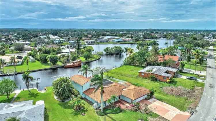 Single-family house For Sale in 13839, River Forest Drive, Fort Myers Shores, Florida