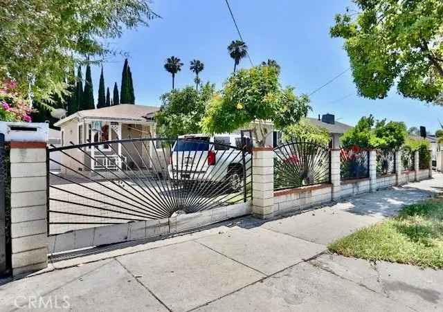 Single-family house For Sale in 1028, Richland Avenue, Santa Ana, California