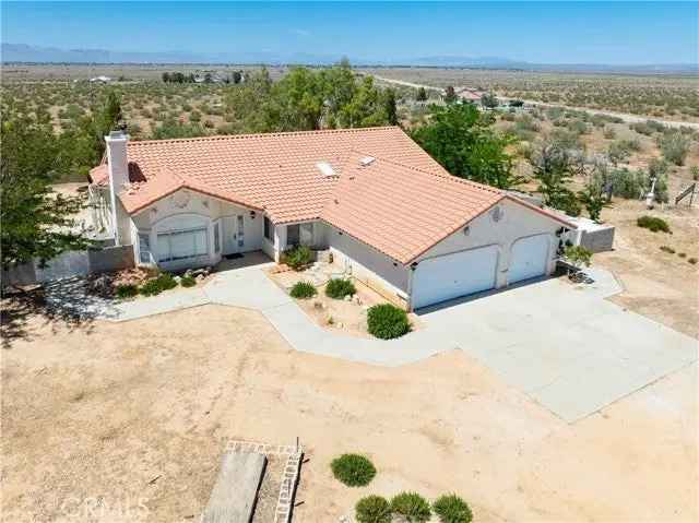 Single-family house For Sale in California City, California