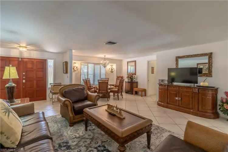 Single-family house For Sale in 2224, Kings Lake Boulevard, East Naples, Florida