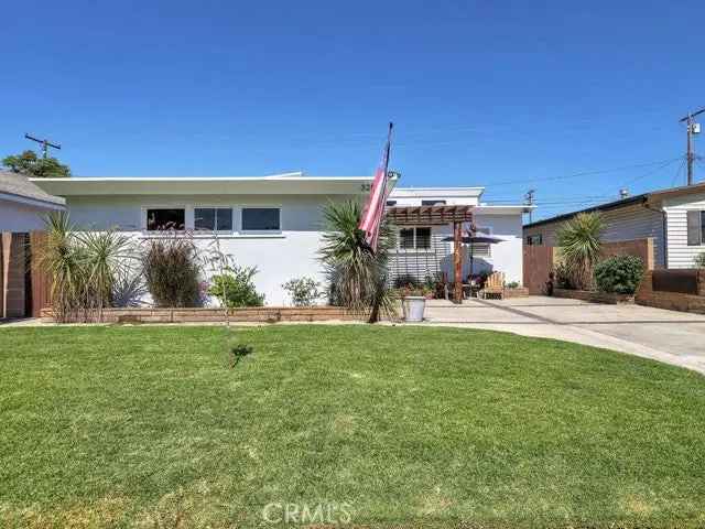 Single-family house For Sale in Long Beach, California