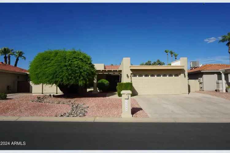 Single-family house For Sale in 25809, South Hollygreen Drive, Sun Lakes, Arizona