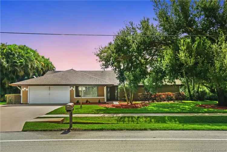 Single-family house For Sale in 2525, Southeast Morningside Boulevard, Port Saint Lucie, Florida