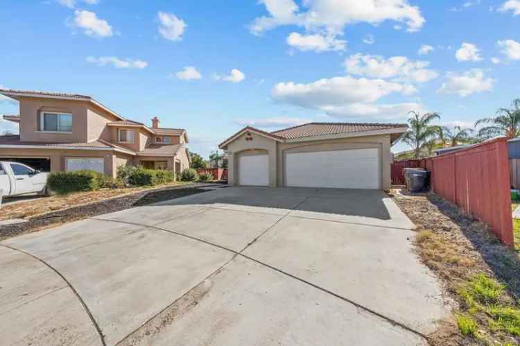 Single-family house For Sale in 27185, White Court, Menifee, California