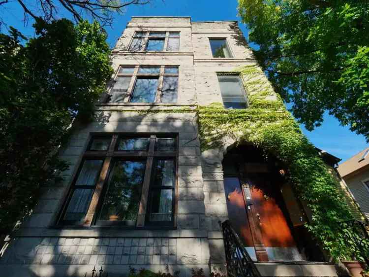 Multi-family house For Sale in 2128, West Evergreen Avenue, Chicago, Illinois