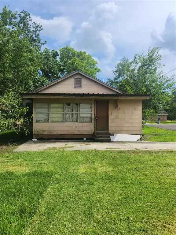 Single-family house For Sale in 2580, Hegele Street, Beaumont, Texas