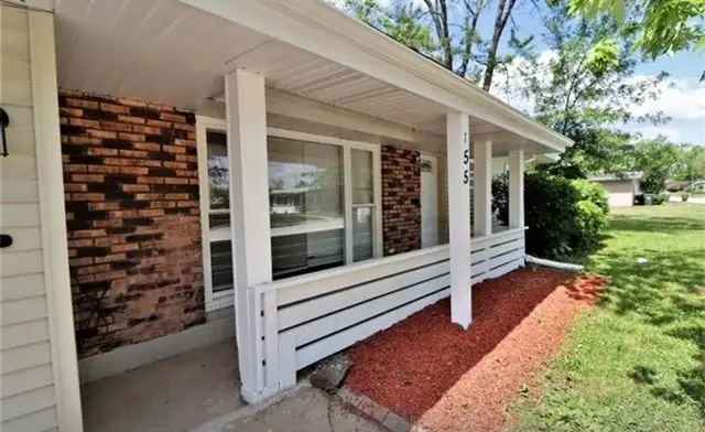 Single-family house For Sale in 155, Algonquin Street, Park Forest, Illinois