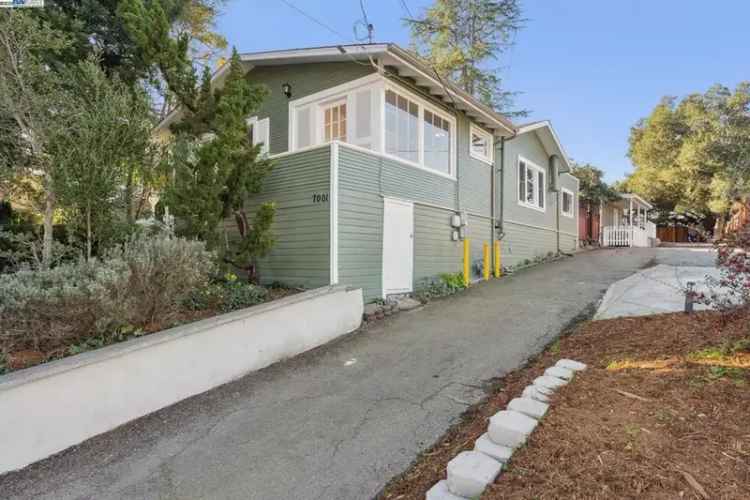 Single-family house For Sale in 7001, Sunkist Drive, Oakland, California