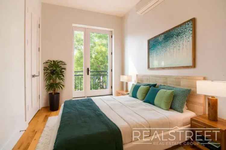 Crown Heights 2-Bedroom Penthouse with Private Roof Deck