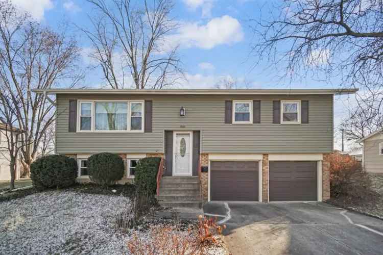 Single-family house For Sale in 19021, Chestnut Avenue, Country Club Hills, Illinois