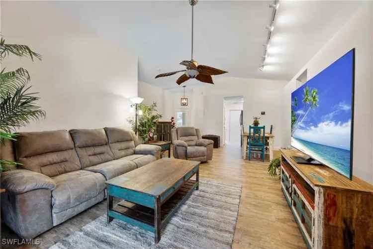 Single-family house For Sale in 9834, Pennsylvania Avenue, Bonita Springs, Florida