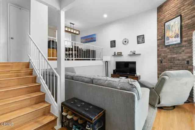 Single-family house For Sale in 13561, Valerio Street, Los Angeles, California