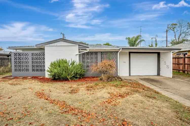 Single-family house For Sale in 5501, 59th Street, Sacramento, California