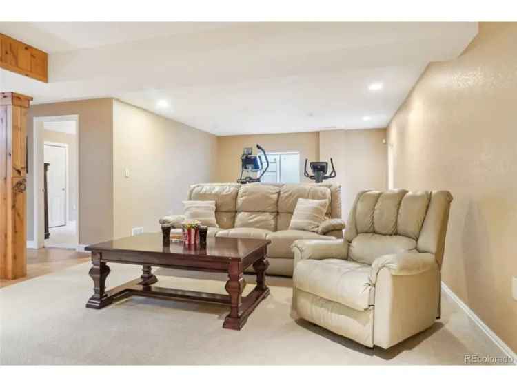 Single-family house For Sale in Thornton, Colorado