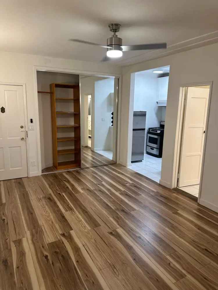 Studio Apartment Rental in Mid-City