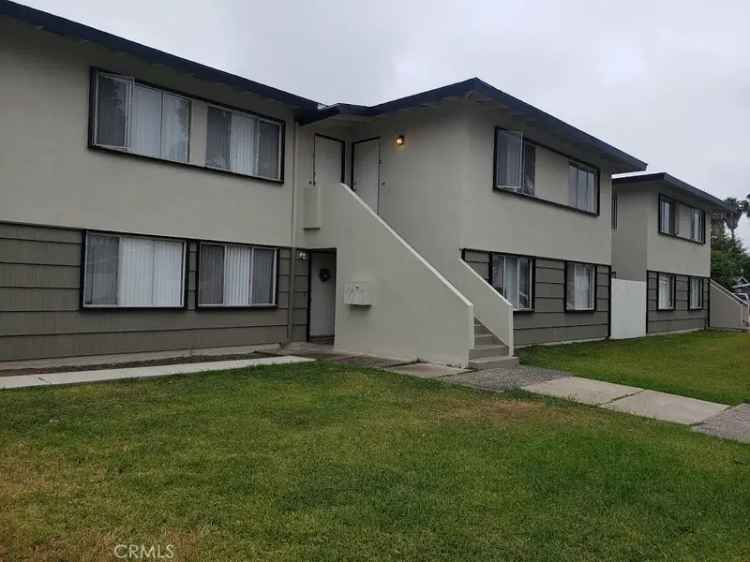 Multi-family house For Sale in 2904, Peppertree Lane, Costa Mesa, California