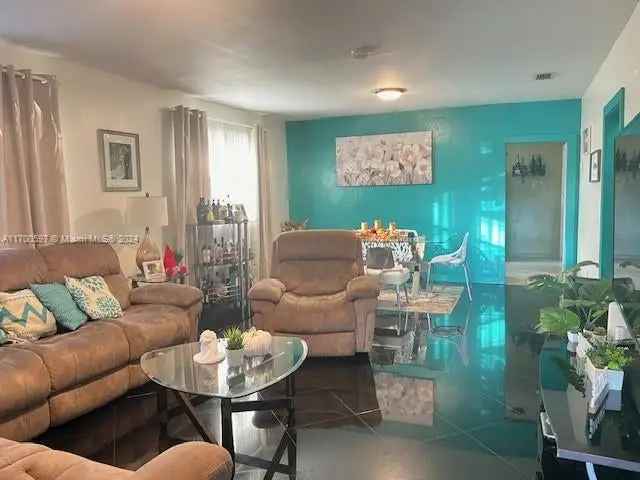 Single-family house For Sale in 161, Northwest 35th Street, Miami, Florida