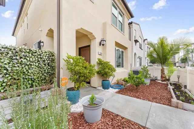 Single-family house For Sale in Anaheim, California