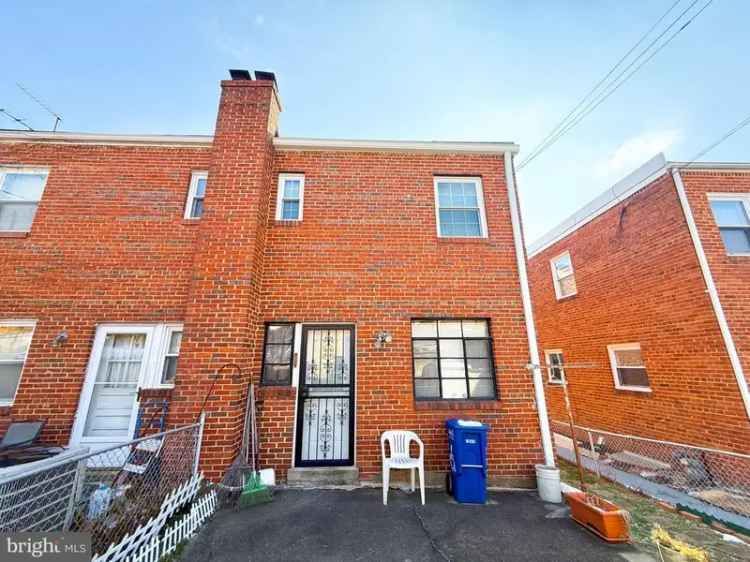 Single-family house For Sale in Washington, District of Columbia