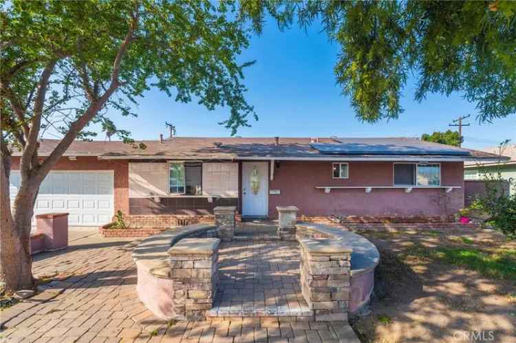 Single-family house For Sale in 11427, Jane Way, Stanton, California