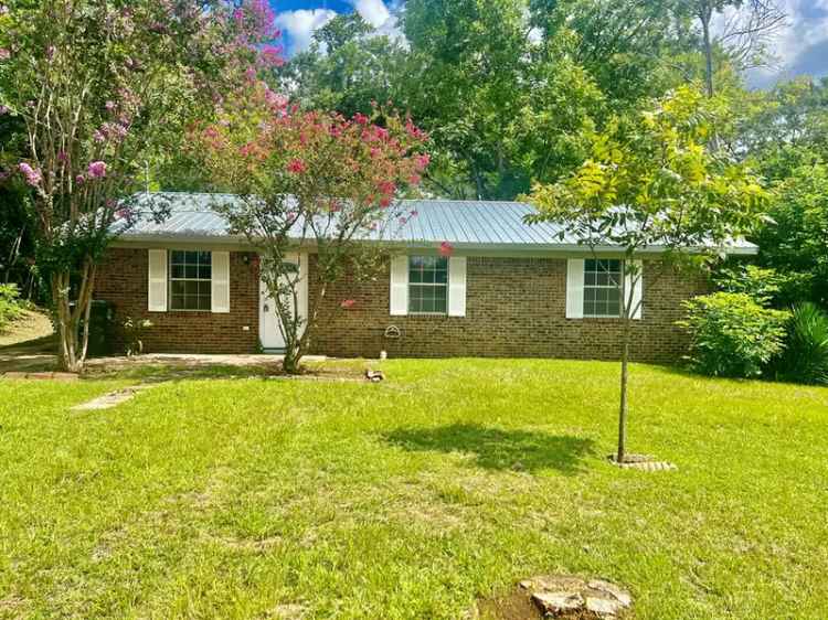 Single-family house For Sale in 109, Windham Drive, Enterprise, Alabama